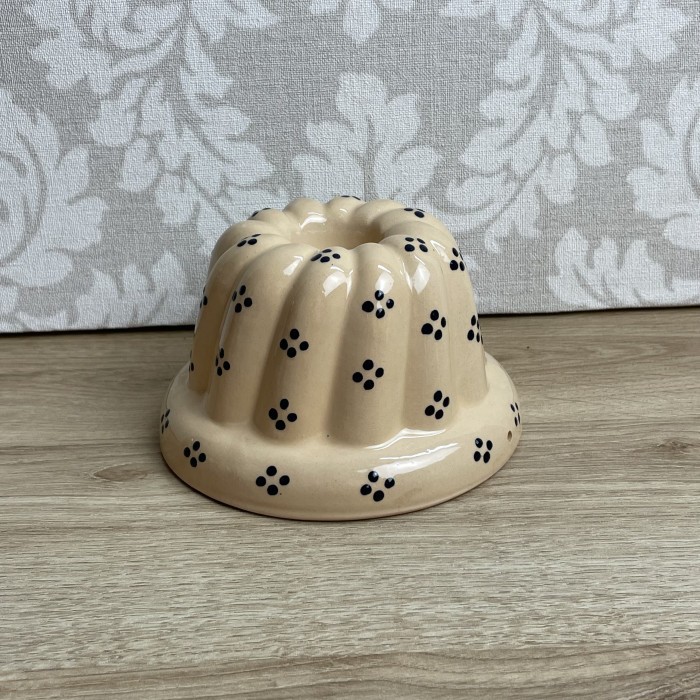 Petit moule à Kougelhopf crème points bleu 14 cm