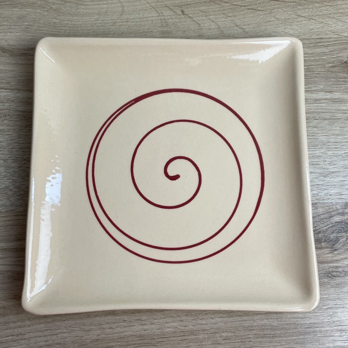 Flat plate small model cream ringed